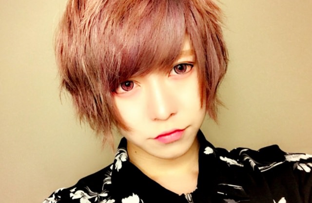 話題の美容系YouTuber「よきき」とは?オネエなの?人気の理由は?